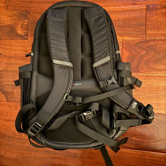 The North Face Recon Backpack like new - Picture 2 of 2